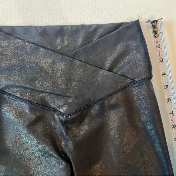 aerie Foil Print Black Shiny Crackle Faux Leather Party Leggings Medium - Picture 9 of 13